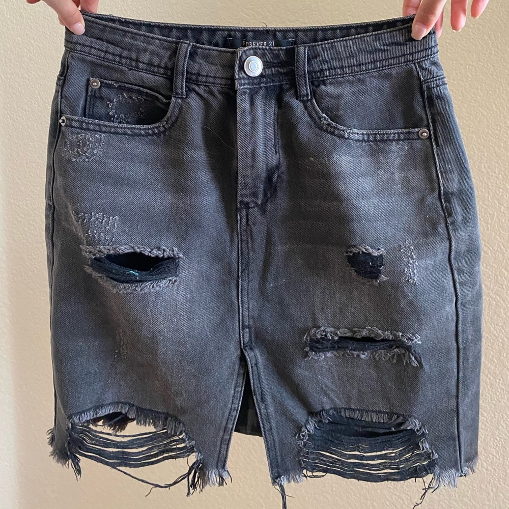 DISTRESSED JEAN SKIRT